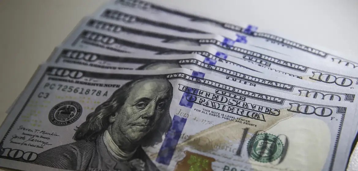 Dólar avança 1,34% e encerra a R$ 5,31 com maior aversão a risco no exterior - Imagem do artigo