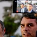 Defesa de Bolsonaro aguarda novo laudo para renovar pedido de prisão domiciliar, afirma Flávio
