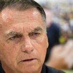 Carlos Bolsonaro diz que Jair Bolsonaro está inchado e irritado na UTI em Brasília