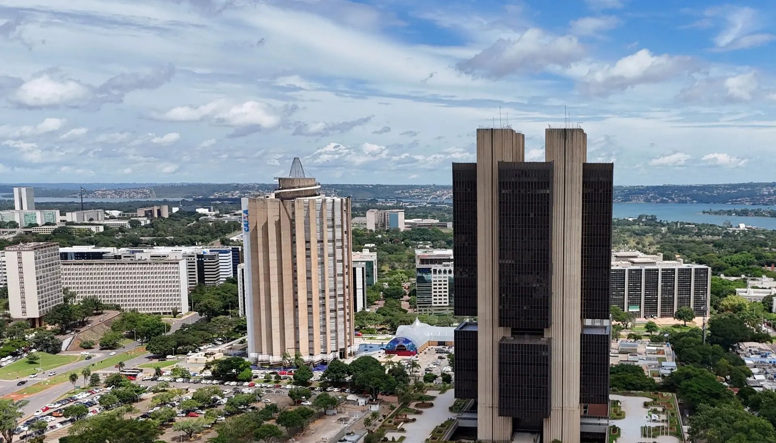 Gestores mantêm aposta em corte de 0,50 ponto na Selic, mas veem juros mais altos em 2026 - Imagem do artigo