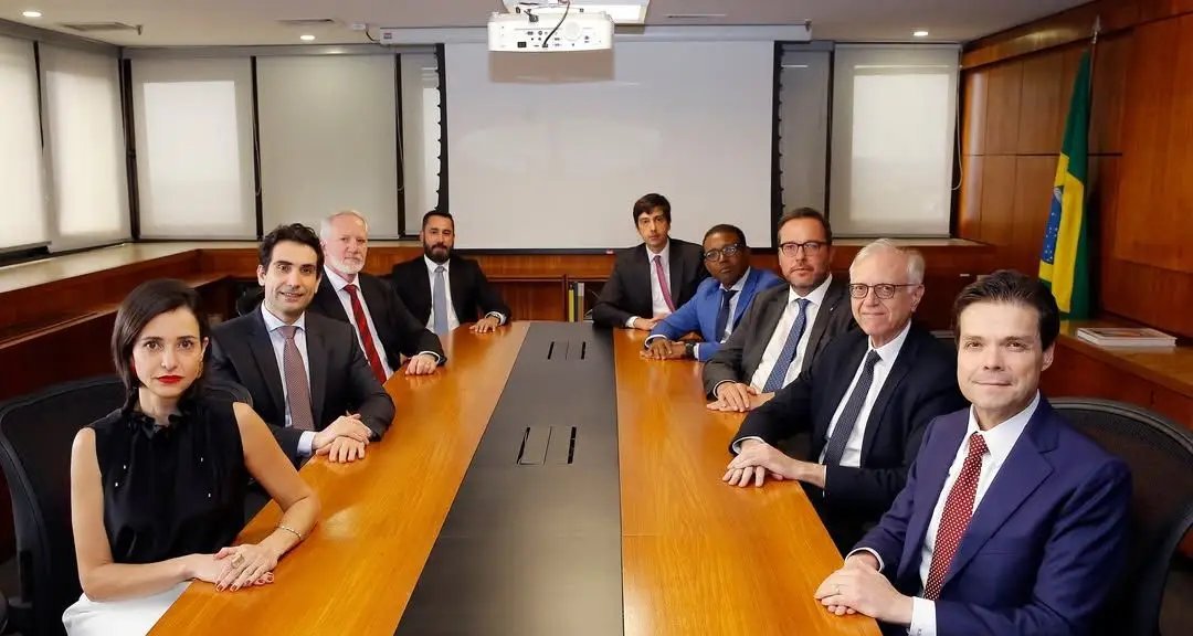 Copom inicia reunião sob impacto da alta do petróleo e economistas divergem sobre ritmo do corte da Selic - Imagem do artigo