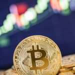 Bitcoin volta a ficar abaixo de US$ 70 mil e acumula perda semanal de quase 5%
