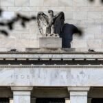 Diretor do Fed ainda prevê cortes graduais nos juros apesar da alta do petróleo