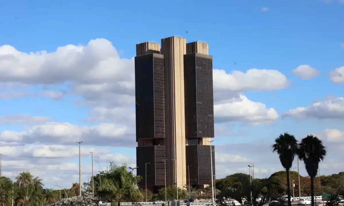 Banco Central negocia US$ 1,8 bilhão em leilão de linha para rolar vencimento de 2 de abril - Imagem do artigo