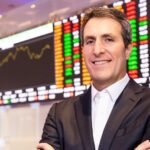 Santander Brasil confirma saída de Mario Leão e escolhe Gilson Finkelsztain como novo CEO, mantendo foco em eficiência e crédito seletivo